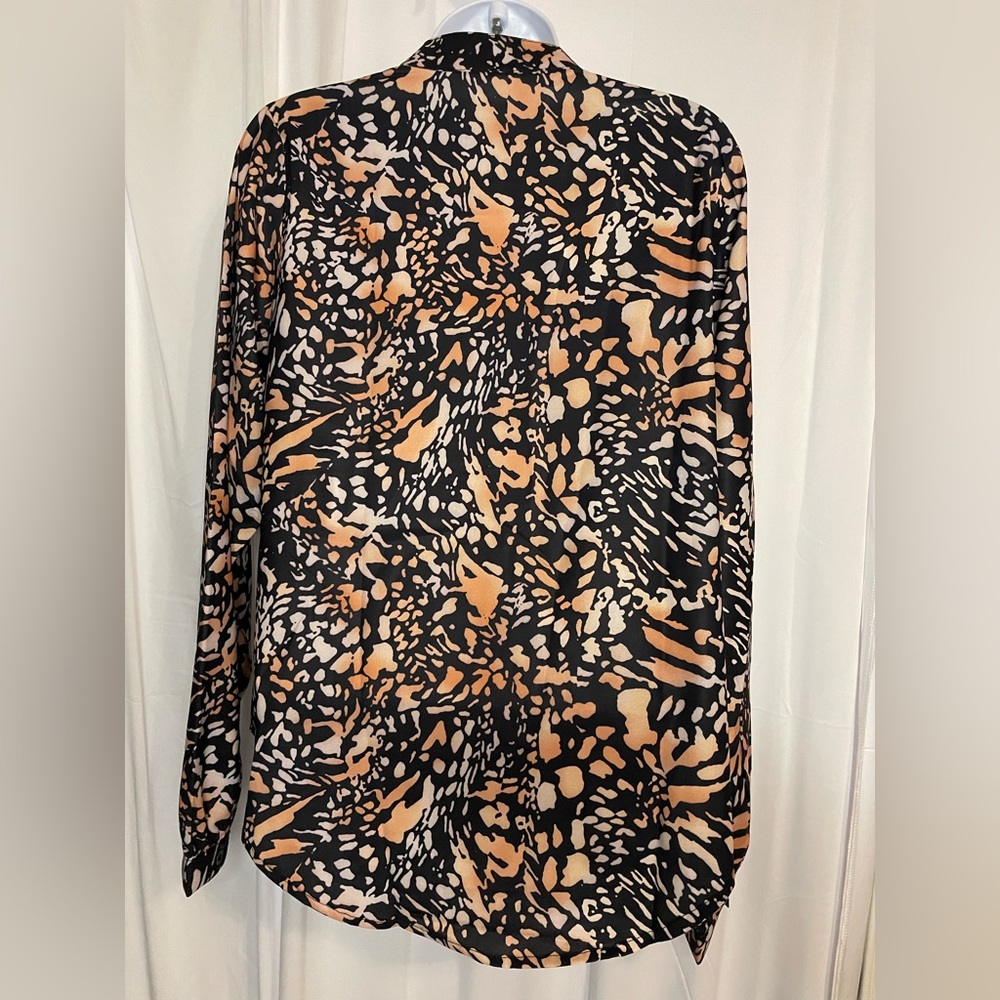 *SALE* NWOT Women’s size M v-neck blouse - Picture 5 of 12